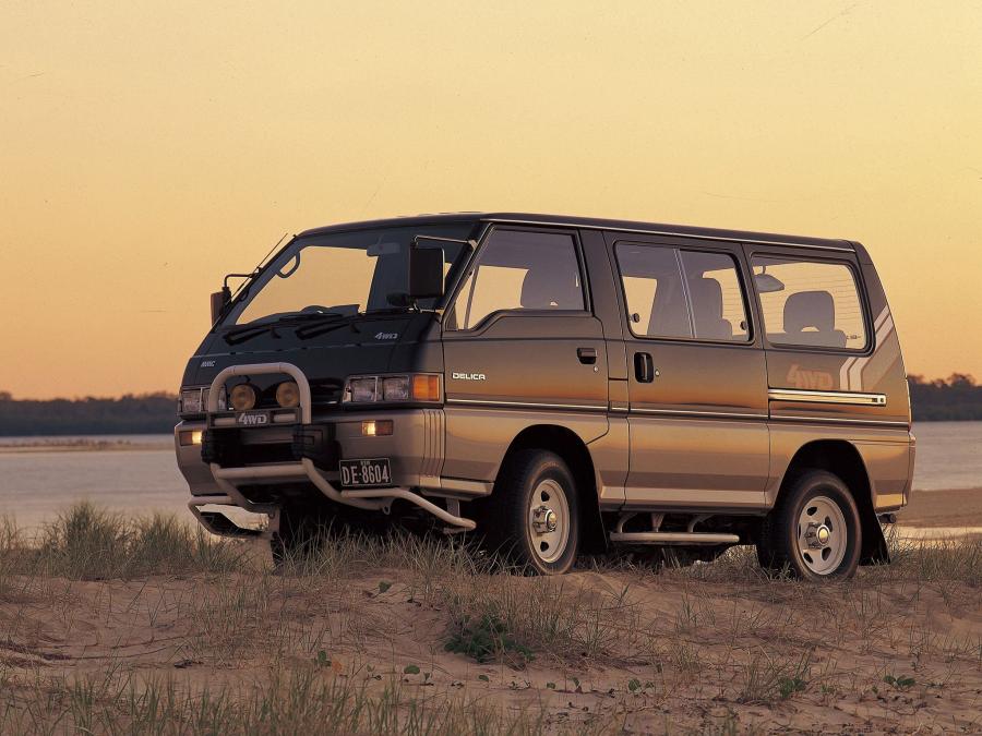  Mitsubishi Delica Star Wagon 4WD 1986 года  (фото 2 из 5)